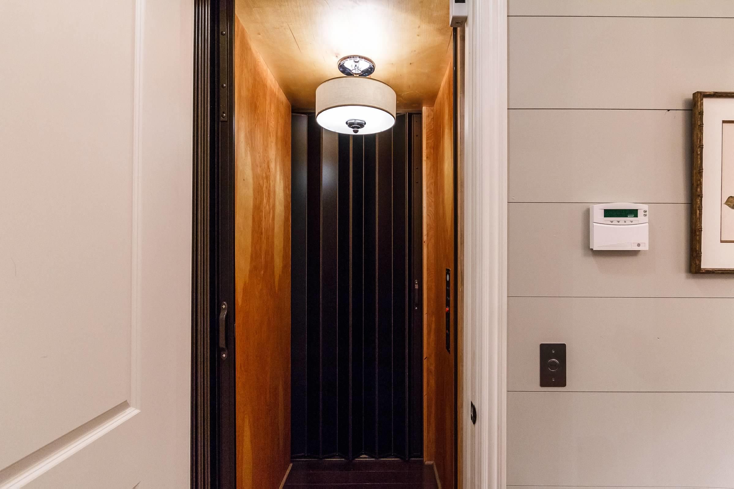 554 Whitehall Road, Unit 126 Chattanooga, TN 37405 - Photo 33 of 60 Elevator
