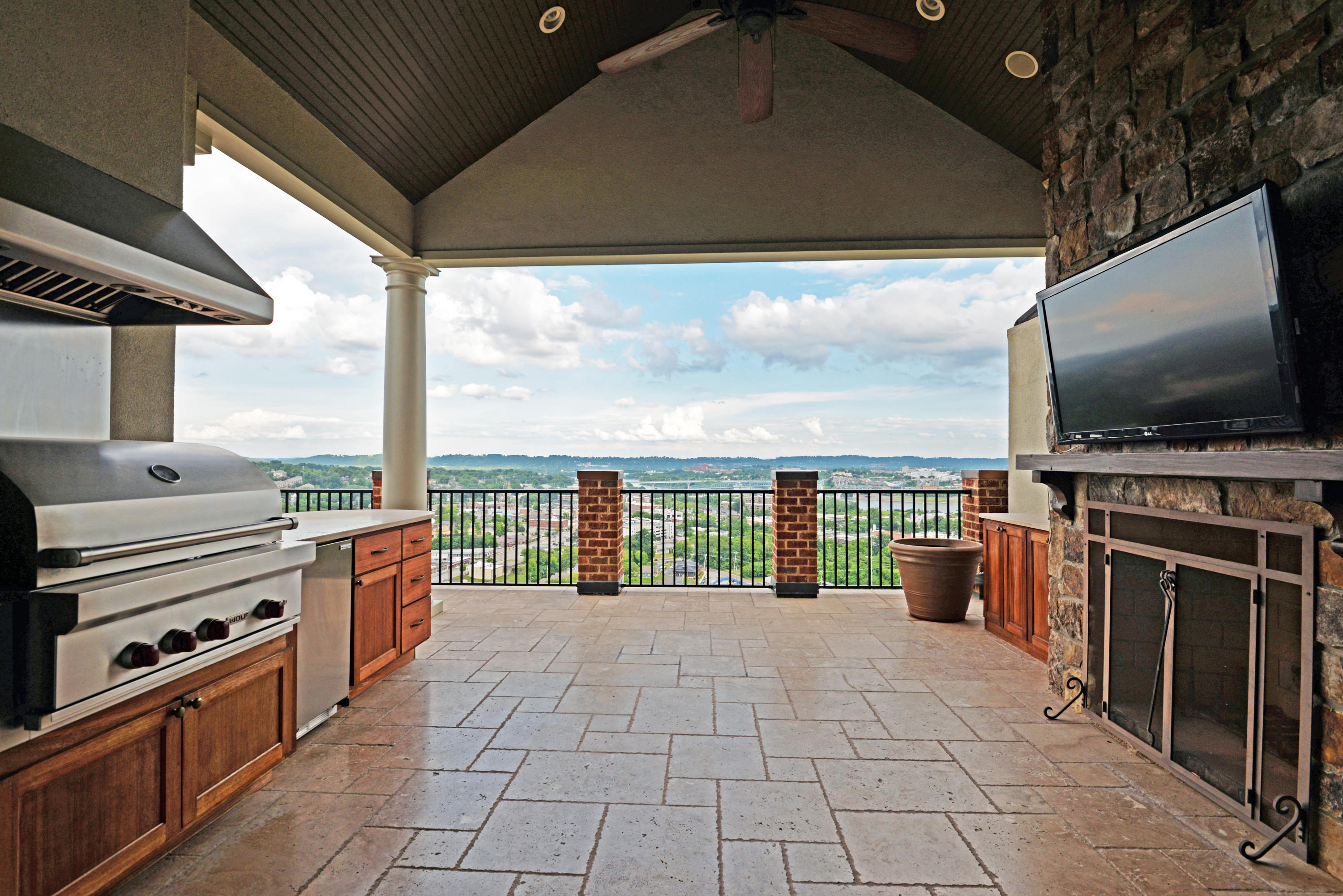 554 Whitehall Road, Unit 126 Chattanooga, TN 37405 - Photo 44 of 60 Upper level balcony with view (straight)