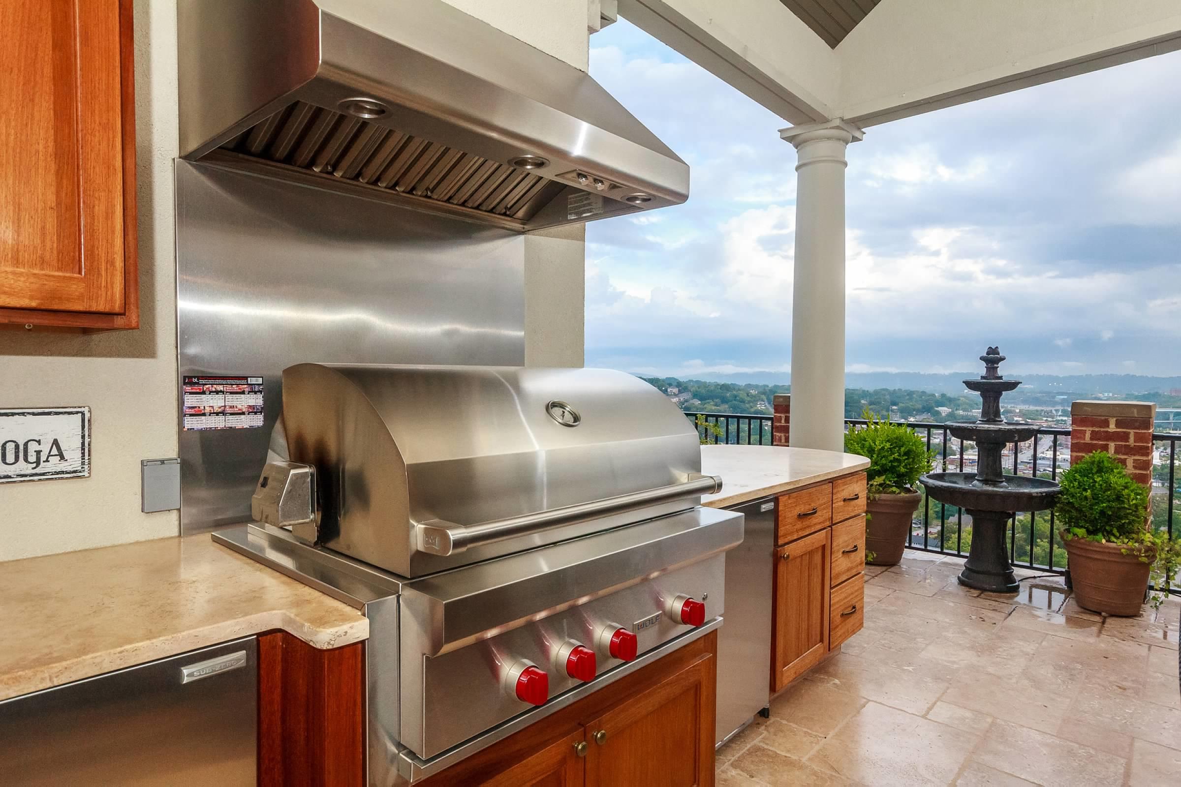 554 Whitehall Road, Unit 126 Chattanooga, TN 37405 - Photo 47 of 60 Outdoor kitchen