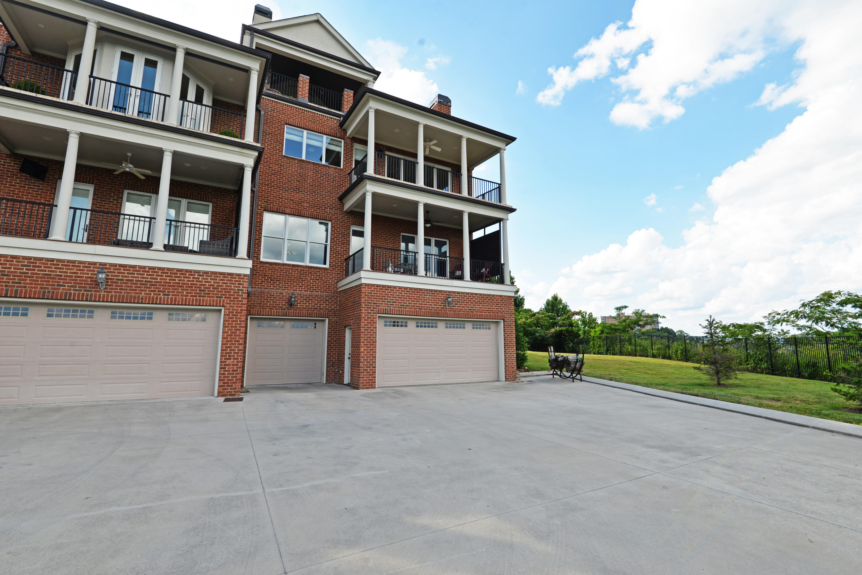 554 Whitehall Road, Unit 126 Chattanooga, TN 37405 - Photo 58 of 60 Rear private garage