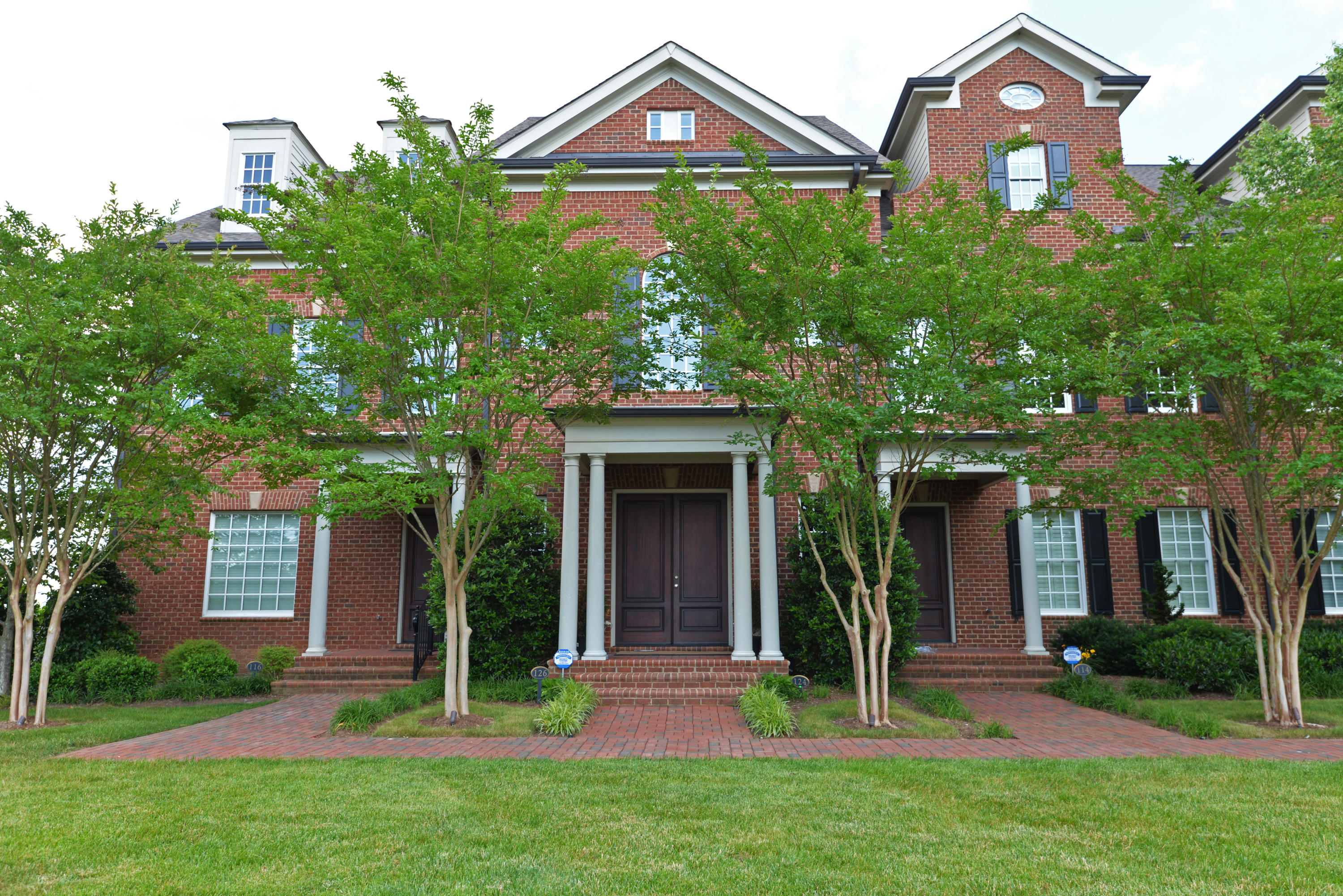 554 Whitehall Road, Unit 126 Chattanooga, TN 37405 - Photo 59 of 60 Front building entry (distant)