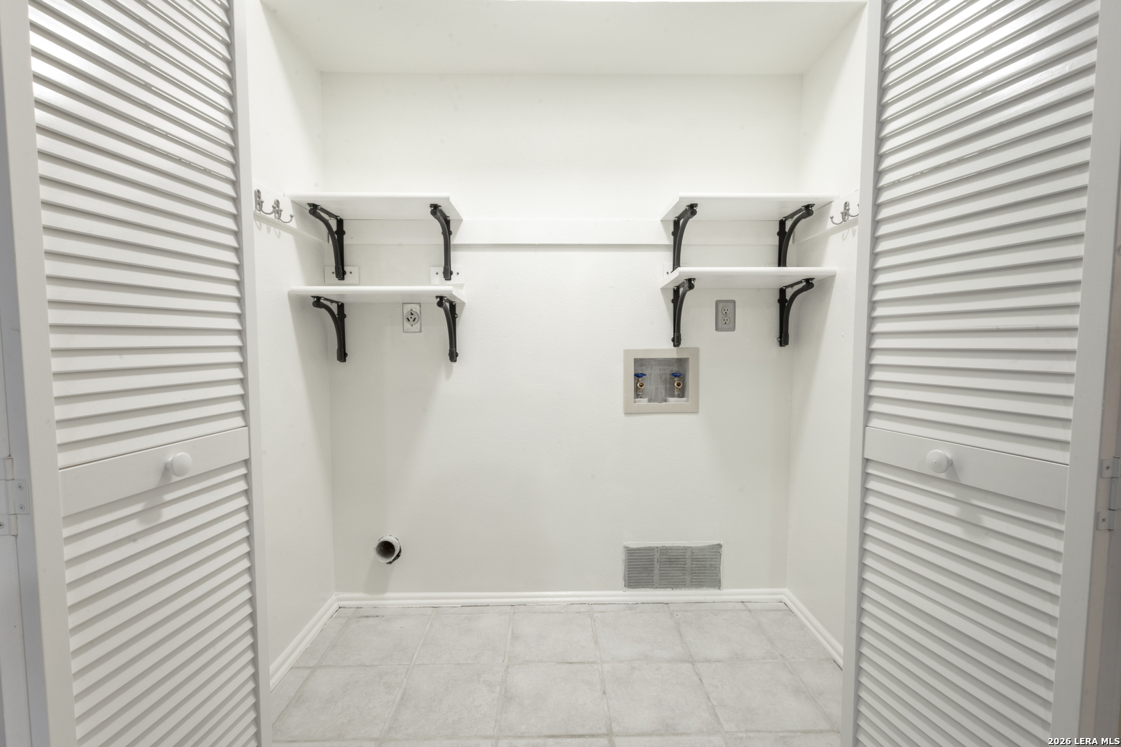 14 Oak Villa Road, Unit G5 Canyon Lake, TX 78133 - Photo 13 of 27 a bathroom with a shower