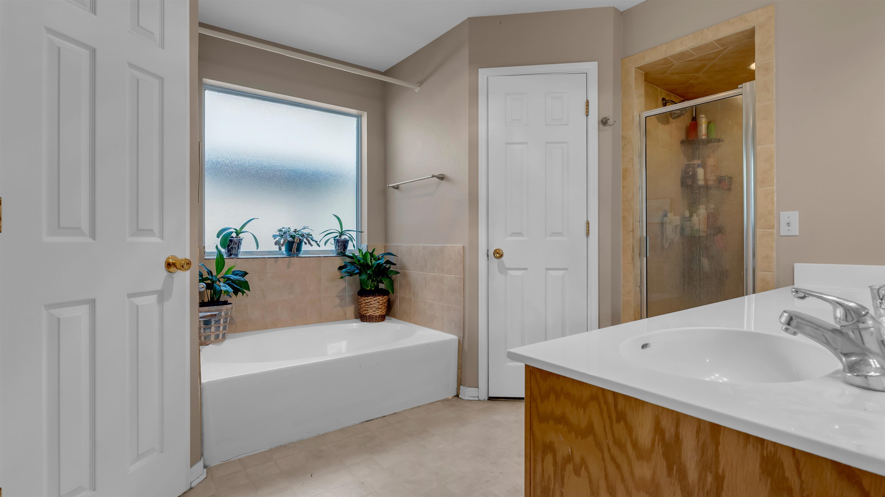 1004 East Johnson Street Burnet, TX 78611 - Photo 11 of 23 a bathroom with a tub and a sink