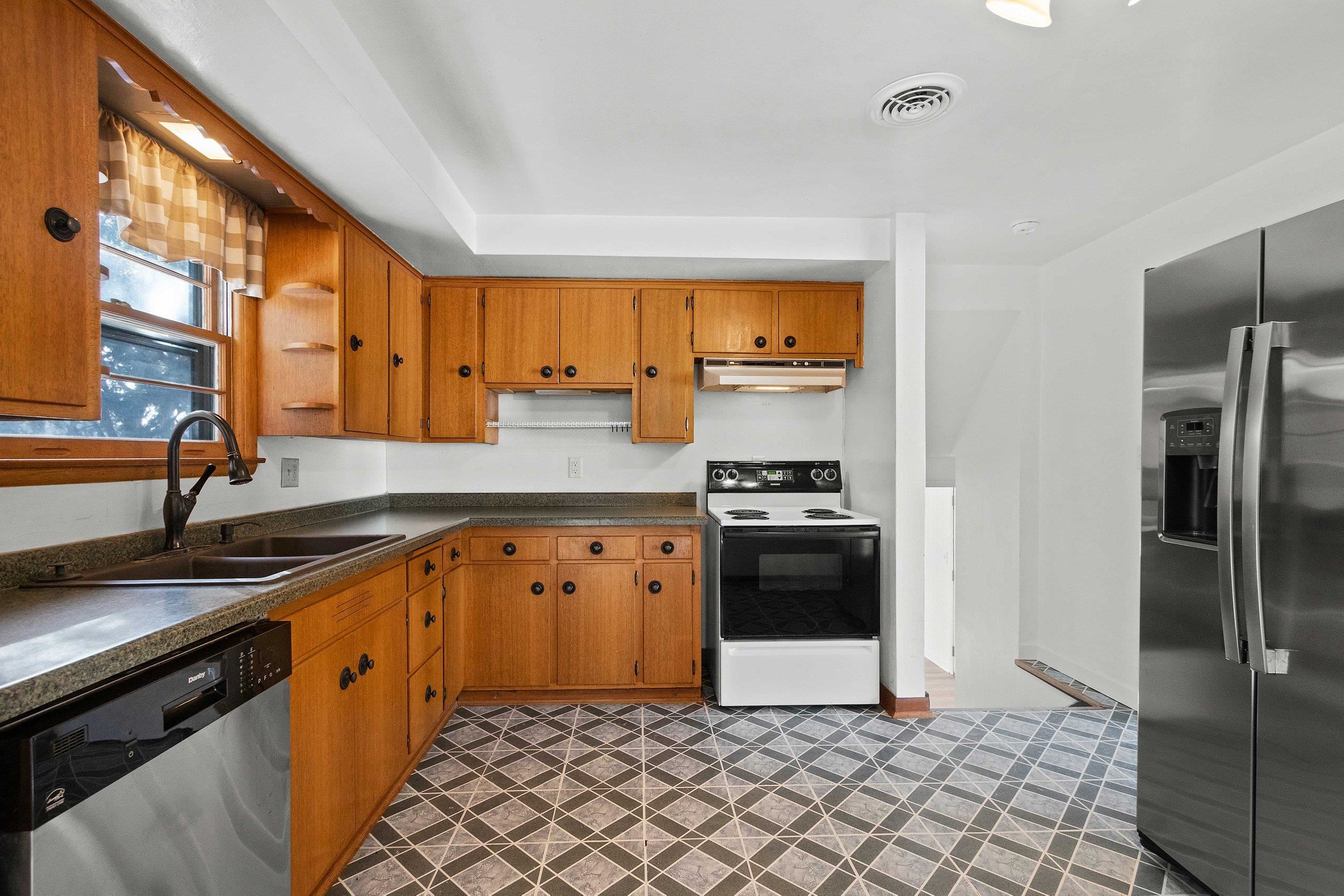 3263 South Clay Street Green Bay, WI 54301 - Photo 18 of 44