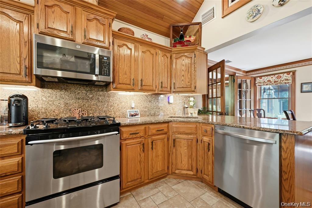 2064 North Country Road Wading River, NY 11792 - Photo 15 of 38 Gallery Image 15