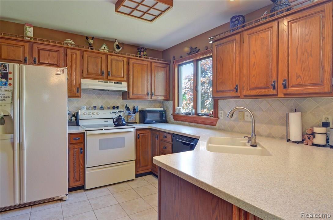 5235 Fisher Road Howell, MI 48855 - Photo 15 of 43 812473D9-3CB5-4C63-A903-1F95E524F2B3.jpeg