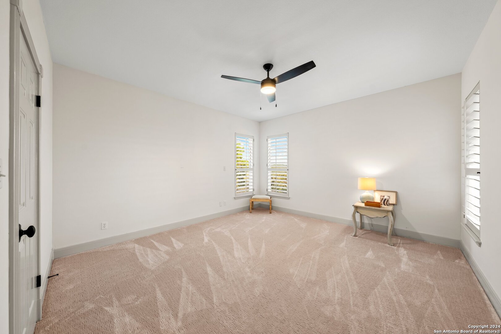 240 River Bend Road West Hunt, TX 78024 - Photo 20 of 45 an empty room with windows and ceiling fan