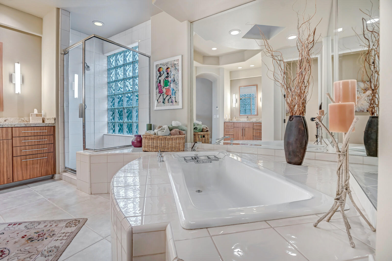 128 Loch Lomond Road Rancho Mirage, CA 92270 - Photo 24 of 42 a spacious bathroom with a tub sink and mirror