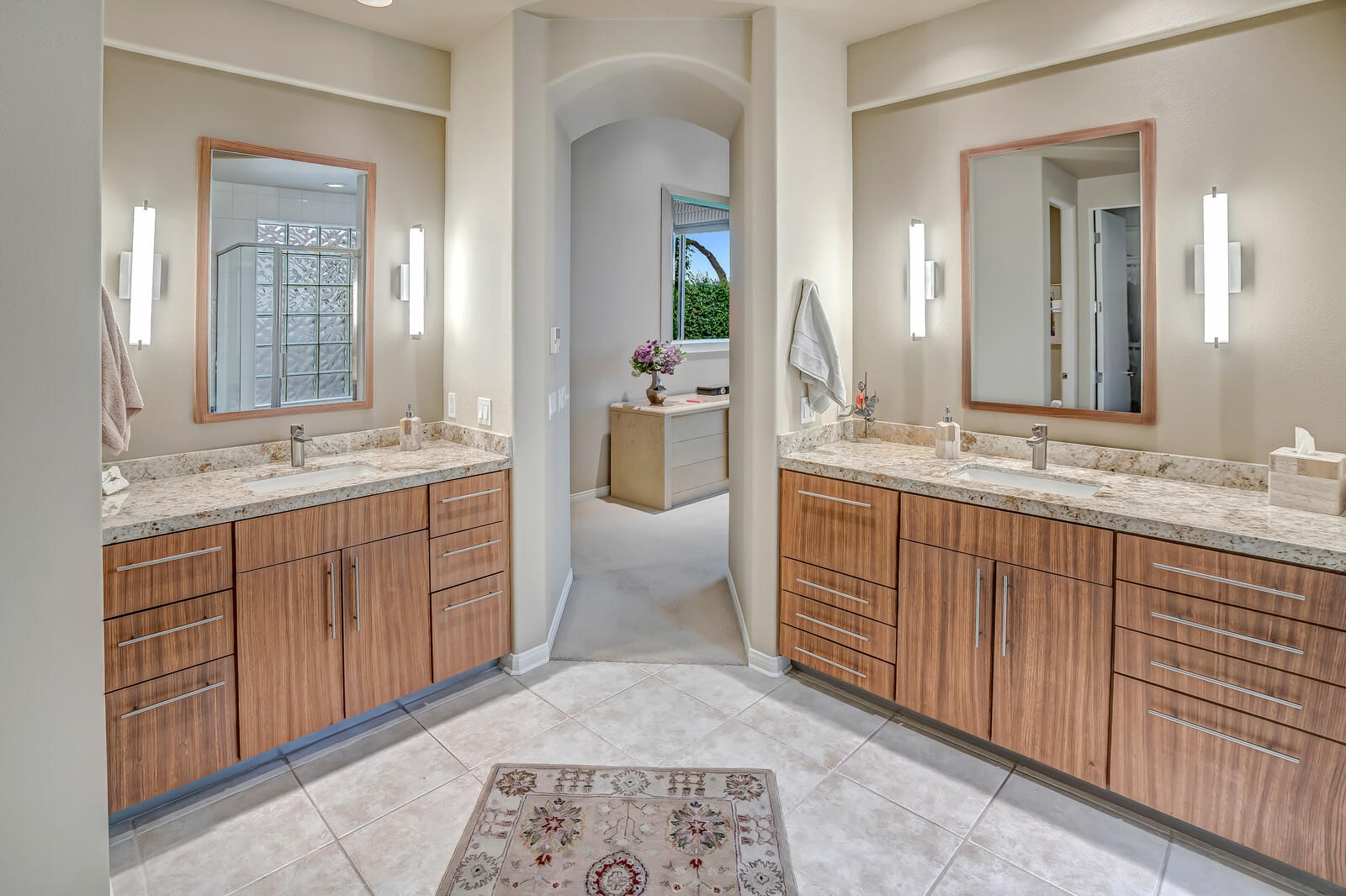 128 Loch Lomond Road Rancho Mirage, CA 92270 - Photo 25 of 42 a spacious en suite bathroom with double sink and a mirror