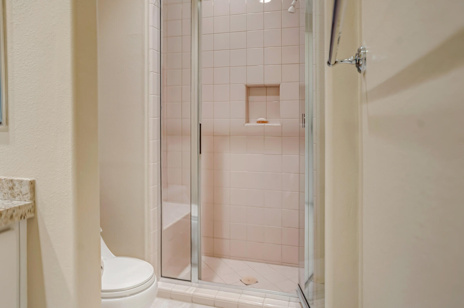 128 Loch Lomond Road Rancho Mirage, CA 92270 - Photo 31 of 42 a bathroom with a toilet and a shower