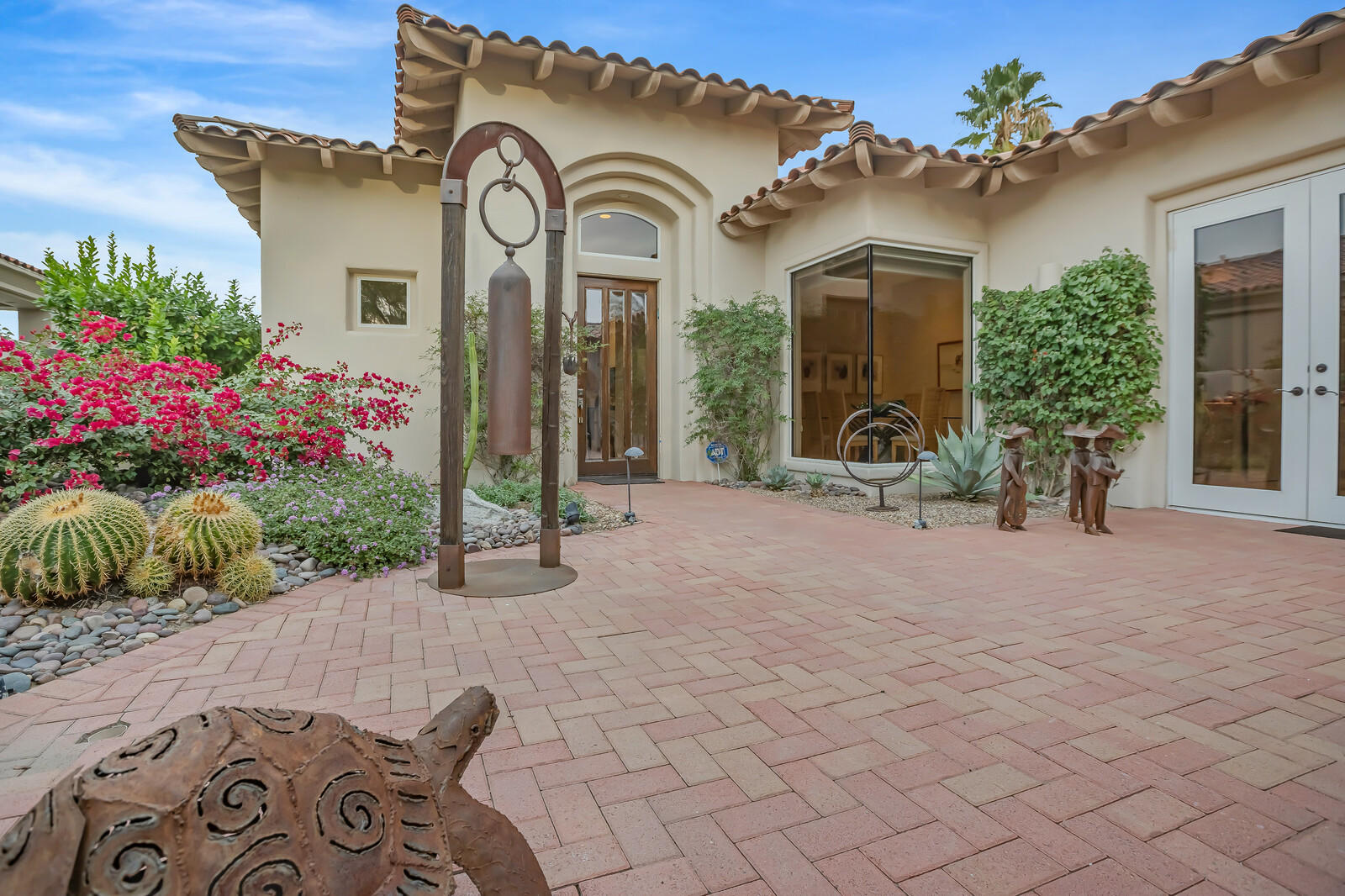 128 Loch Lomond Road Rancho Mirage, CA 92270 - Photo 6 of 42 a couple of flower in front of a house