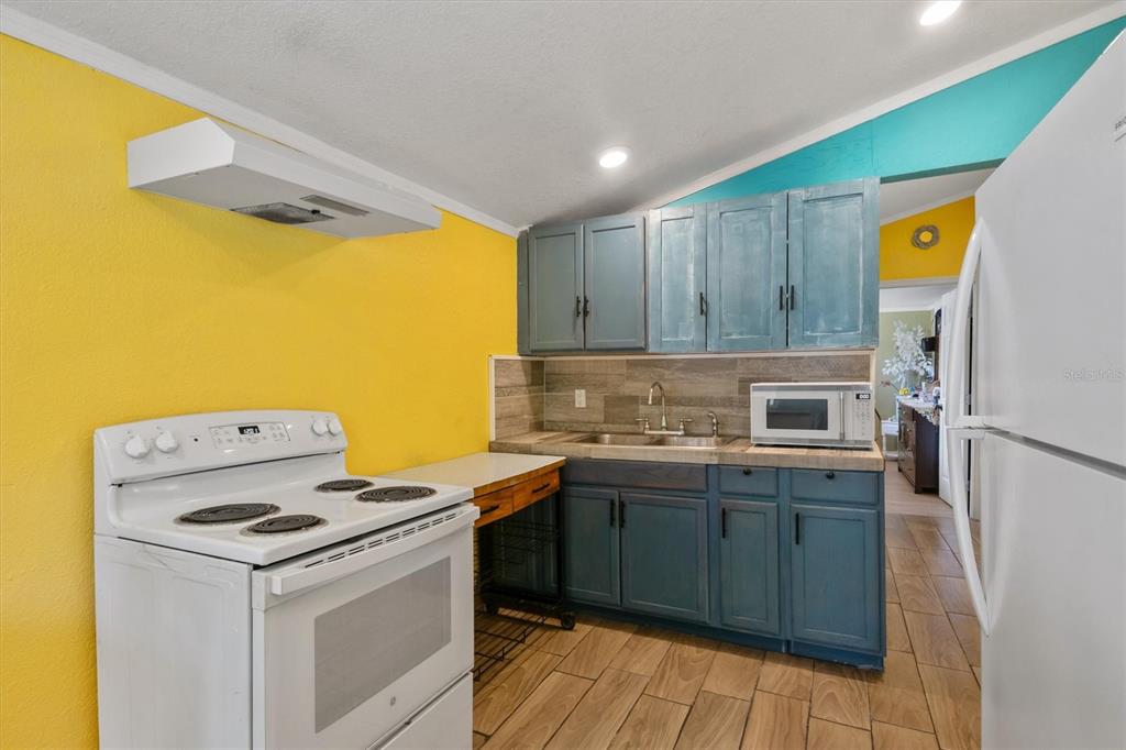 513 5th Street South Dundee, FL 33838 - Photo 18 of 29 a kitchen with a stove a sink and a refrigerator