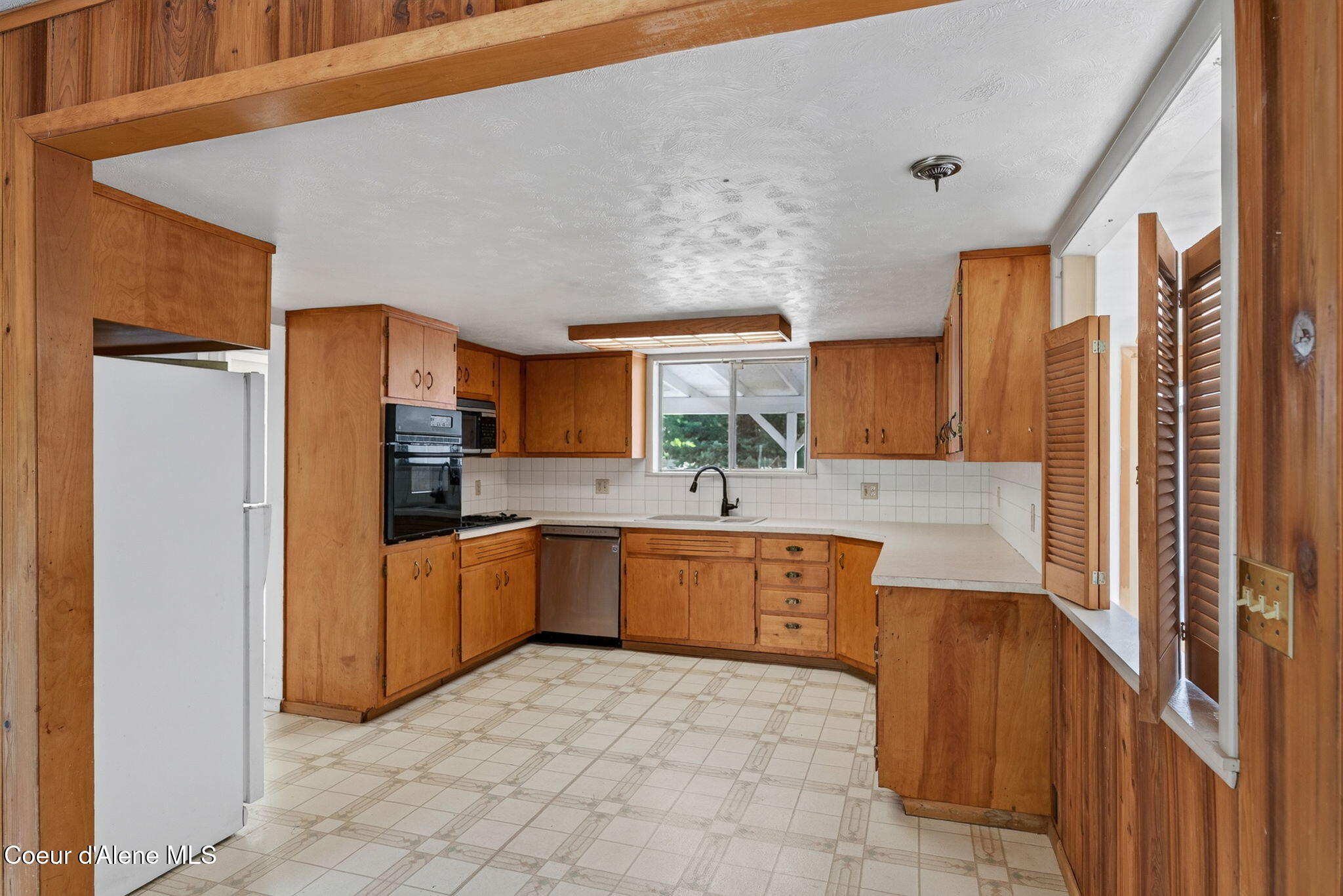 76 Tower Road Naples, ID 83847 - Photo 16 of 50 76 Tower Rd