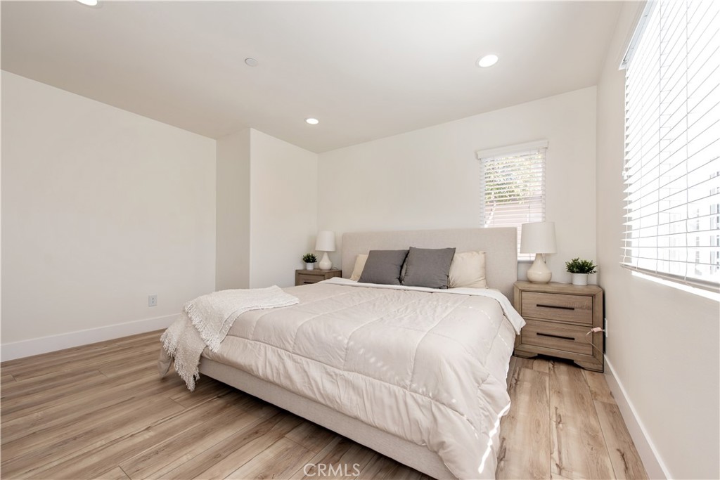 94 Chantilly Irvine, CA 92620 - Photo 14 of 30 a bedroom with a bed and a window