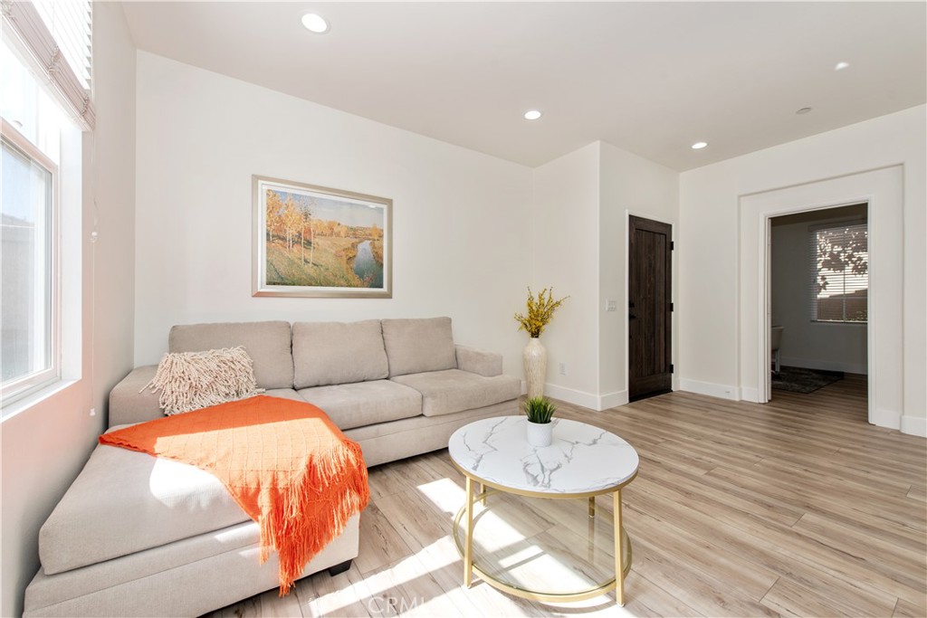 94 Chantilly Irvine, CA 92620 - Photo 5 of 30 a living room with furniture and a table
