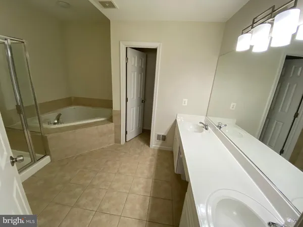$3,100 | 13822 Custis Square, Woodbridge, VA 22191