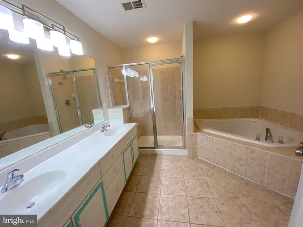 $3,100 | 13822 Custis Square, Woodbridge, VA 22191