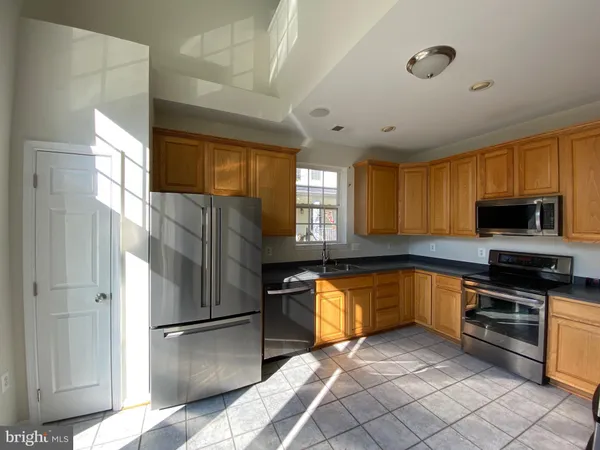 $3,100 | 13822 Custis Square, Woodbridge, VA 22191