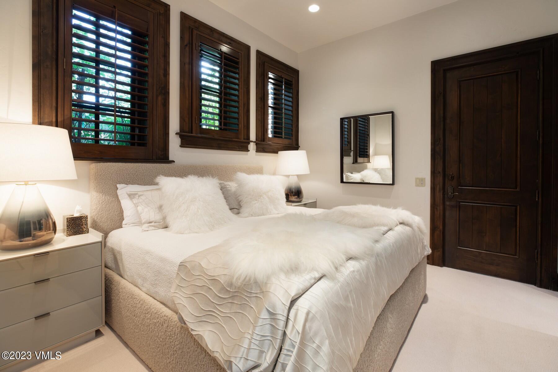 941 Daybreak Ridge Road Avon, CO 81620 - Photo 26 of 29 a bedroom with a large bed and a window