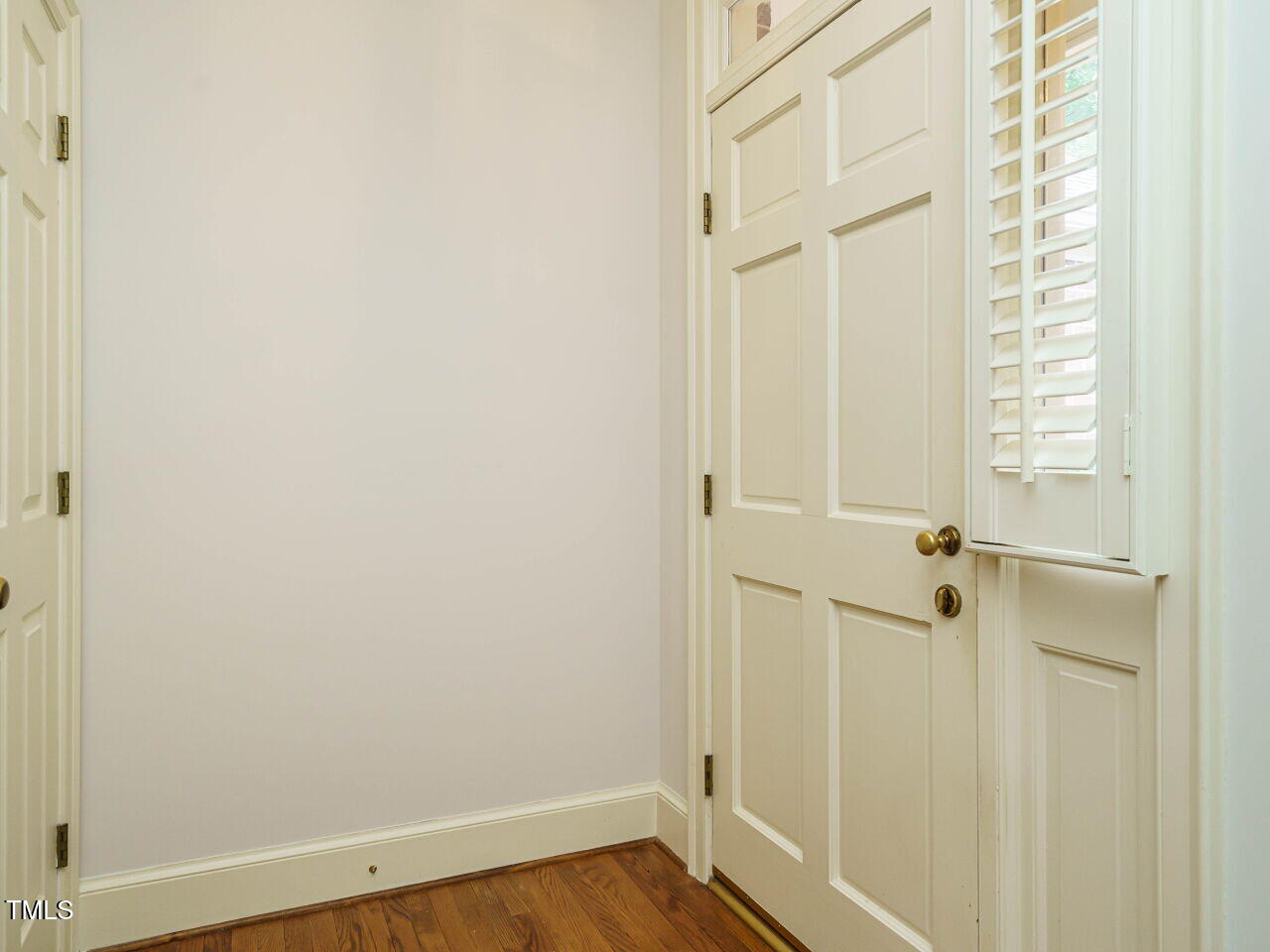3339 Ridgecrest Court Raleigh, NC 27607 - Photo 4 of 45 004-1280x960-foyer