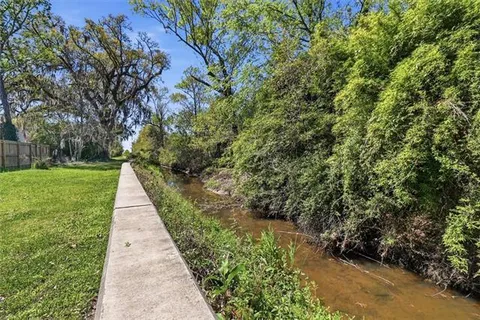 $375,000 | 334 West Street, Mandeville, LA 70448