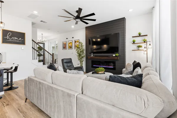 $327,500 | 641 Royal Arch Drive, Conroe, TX 77304