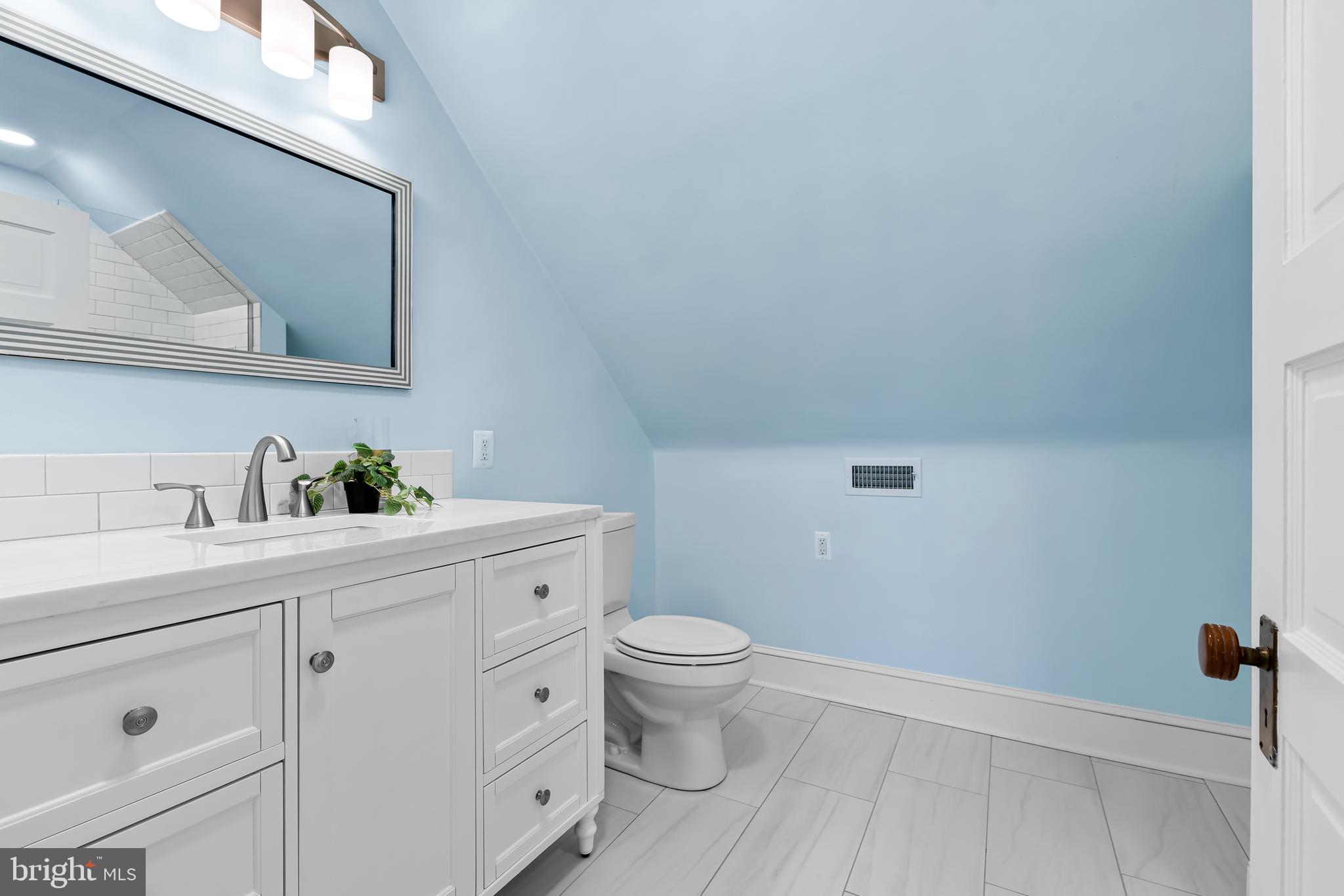 10 Midvale Road Baltimore, MD 21210 - Photo 57 of 73 3rd floor hall bath