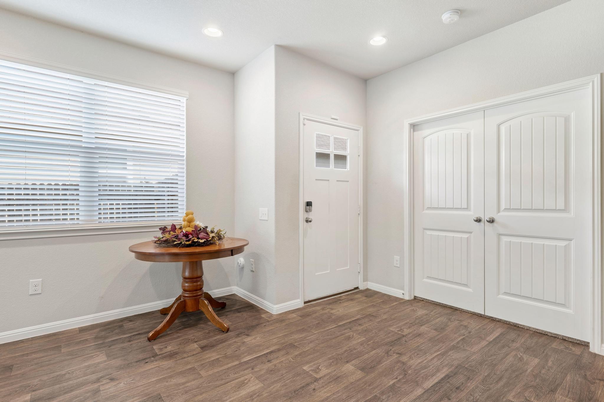 14409 Frankel Loop, Unit 33A Pflugerville, TX 78660 - Photo 7 of 28 a view of room with a table and chairs