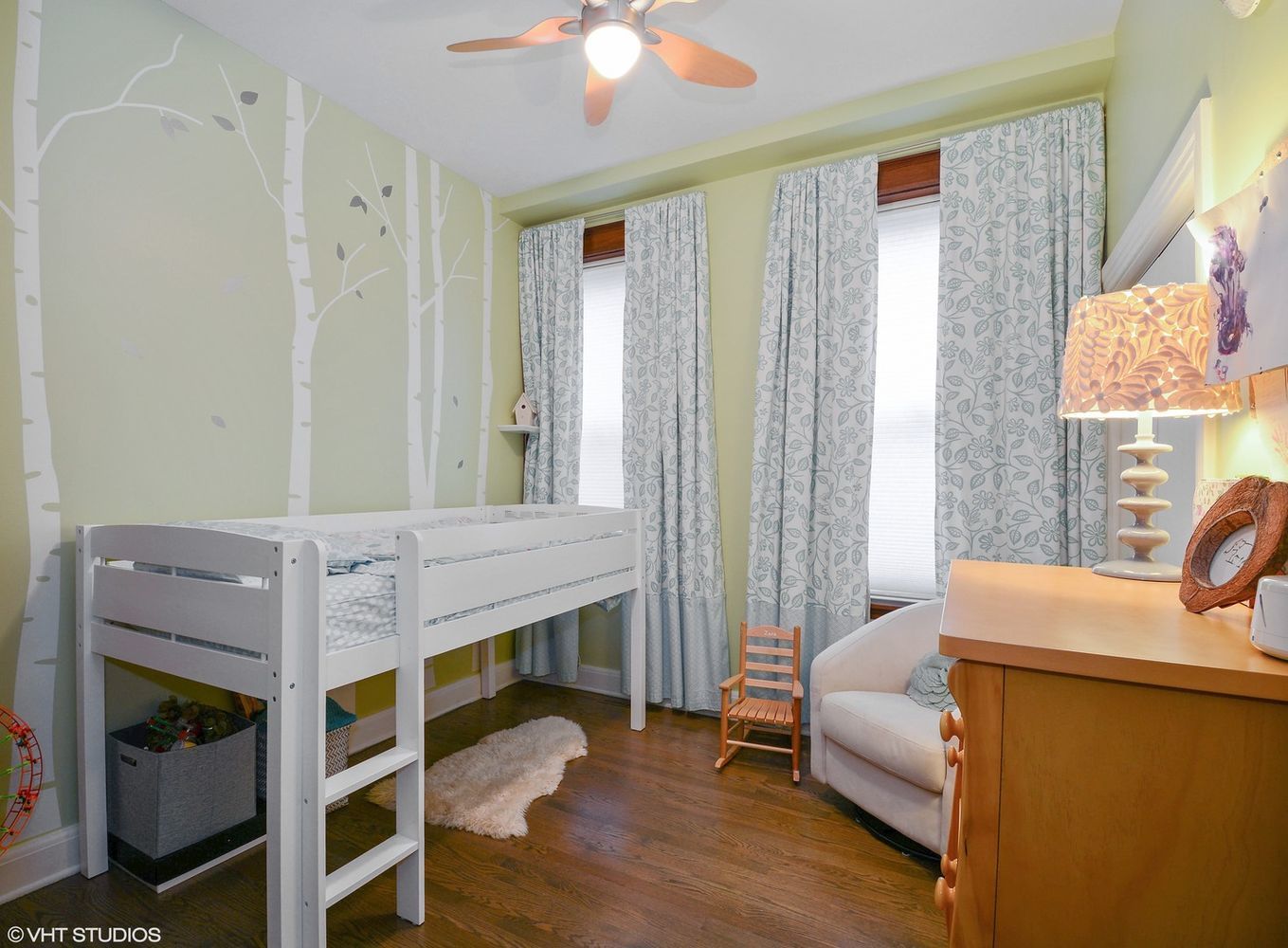 2608 North Dayton Street, Unit 1S Chicago, IL 60614 - Photo 11 of 17 a bedroom with furniture and a window