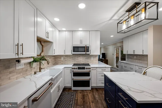 $1,000,000 | 15466 Meherrin Drive, Centreville, VA 20120