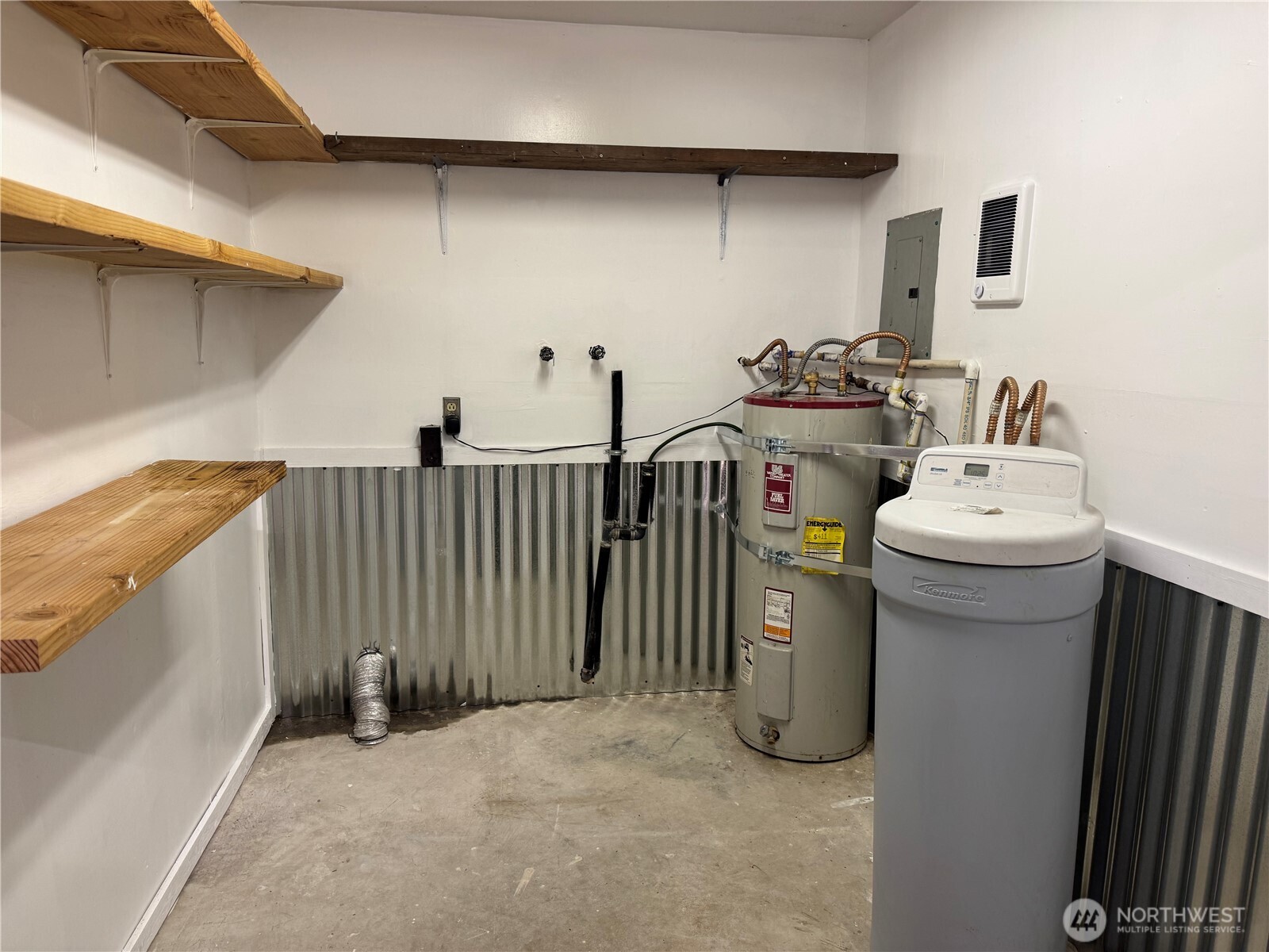 212 McGeary Road Kelso, WA 98626 - Photo 16 of 20 a utility room with dryer and washer
