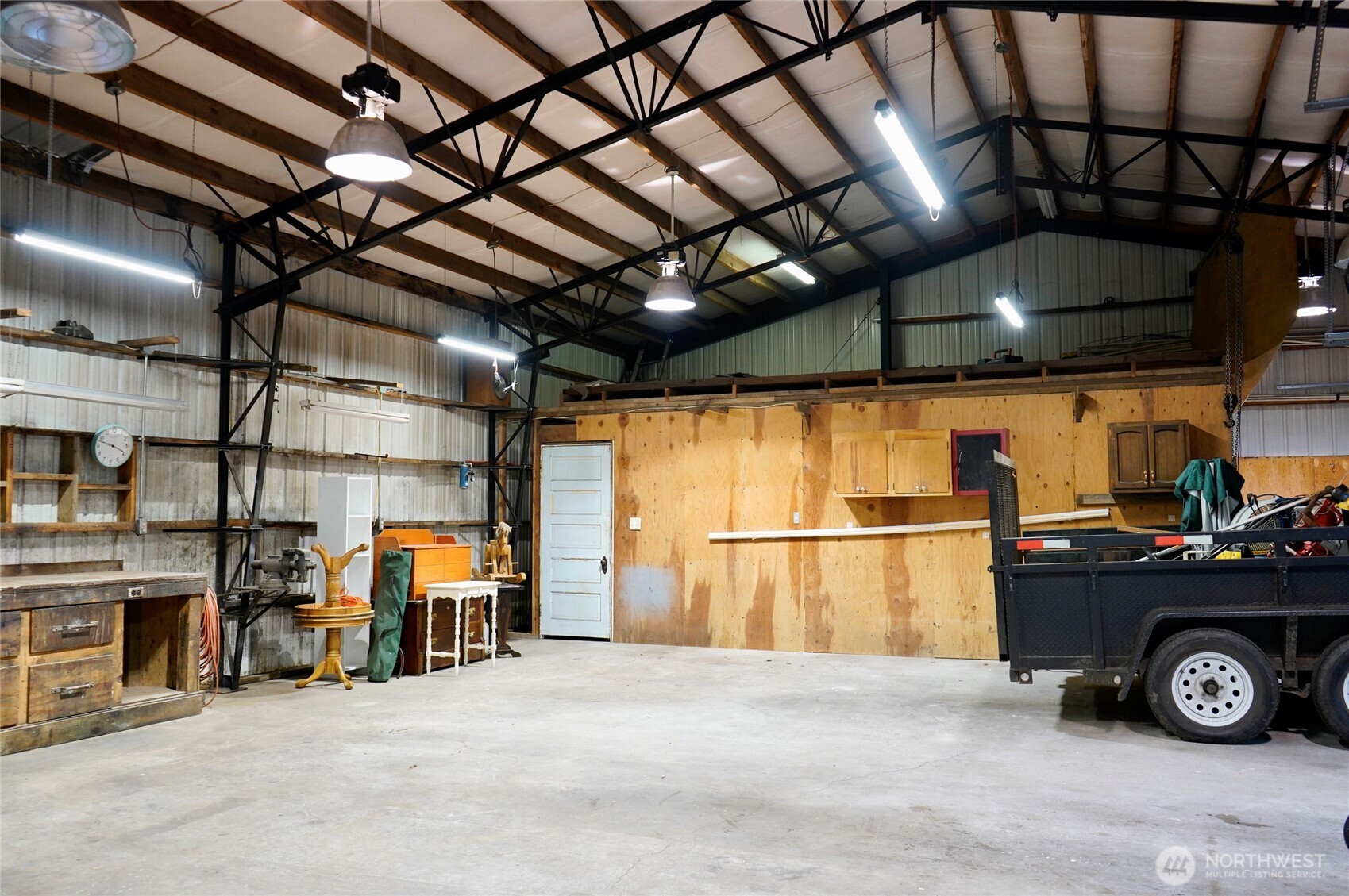 212 McGeary Road Kelso, WA 98626 - Photo 17 of 20 a view of parking garage with cars