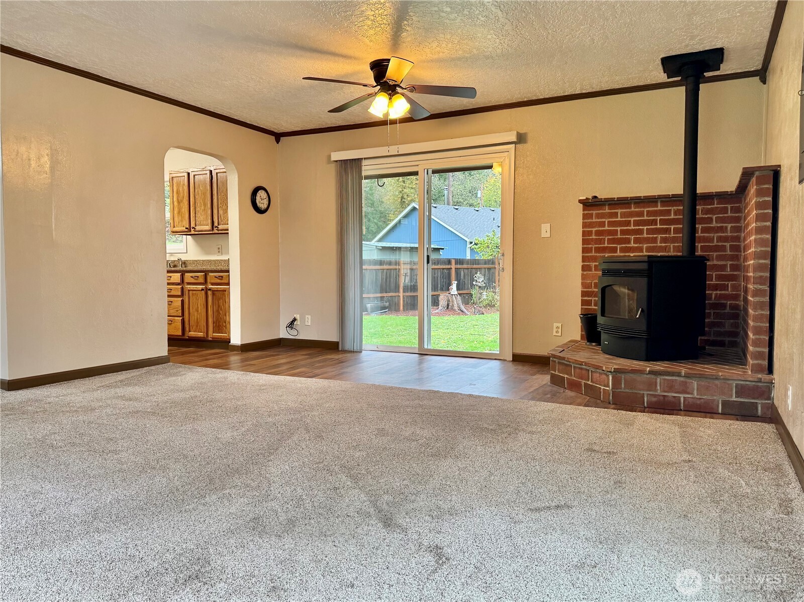 212 McGeary Road Kelso, WA 98626 - Photo 5 of 20 a view of empty room with fireplace and fan