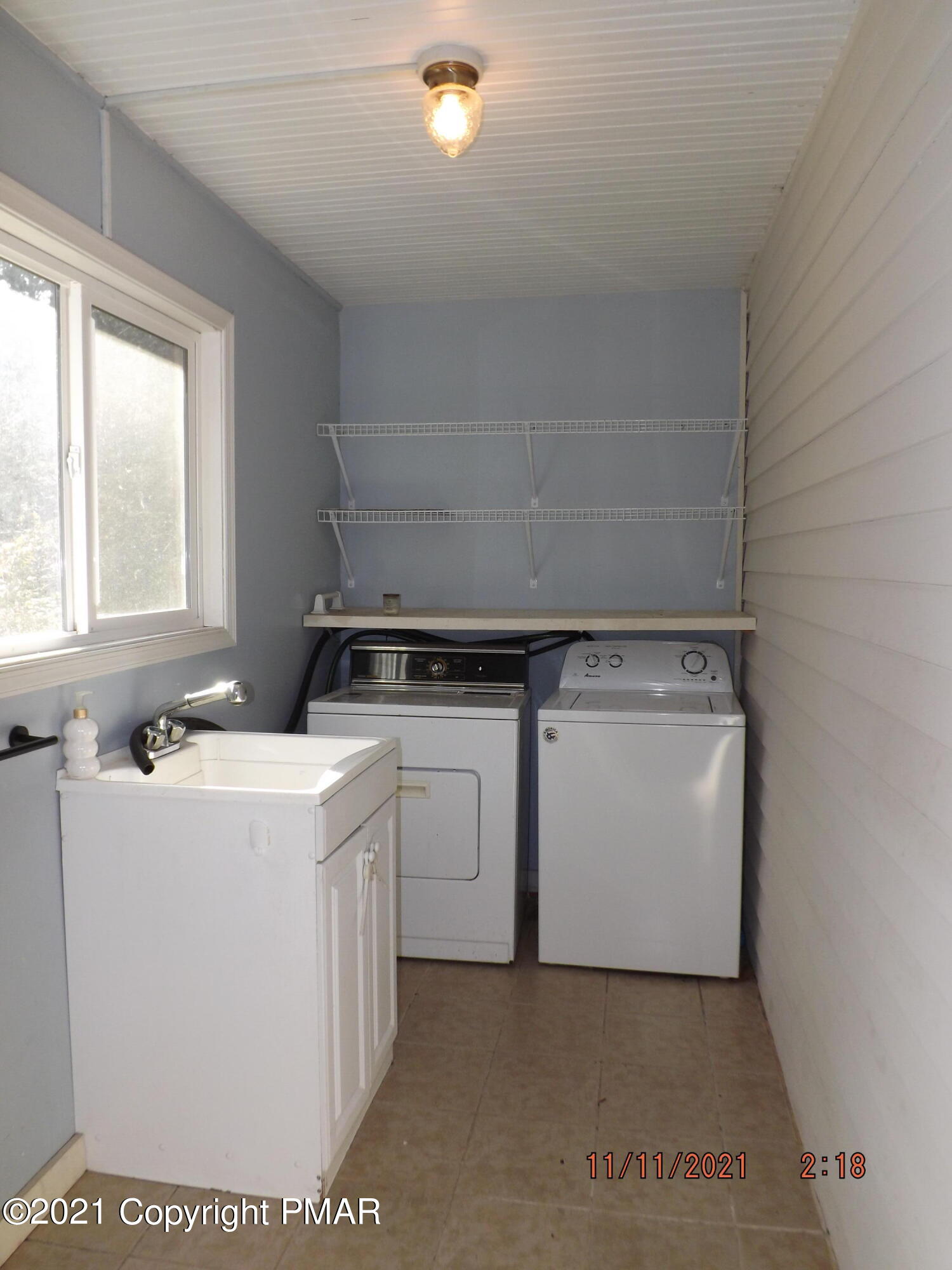 5474 Paradise Valley Road Cresco, PA 18326 - Photo 10 of 34 a utility room with dryer and washer