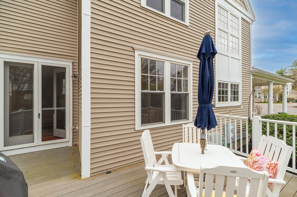 6 Essex Road, Unit 8 Ipswich, MA 01938 - Photo 11 of 35 a backyard of a house with table and chairs