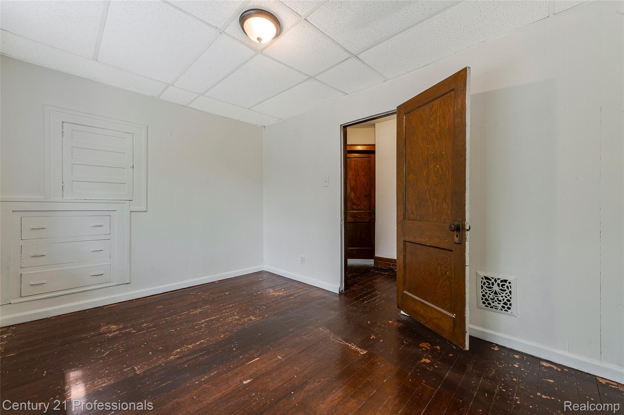 238 Richter Street River Rouge, MI 48218 - Photo 17 of 33 Spacious room featuring wood-finish flooring, white walls, and a drop ceiling