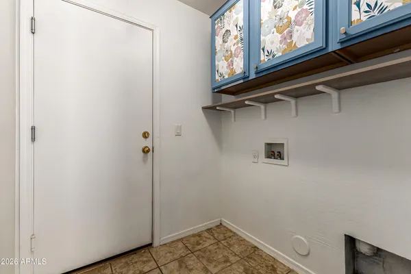 a view of a garage