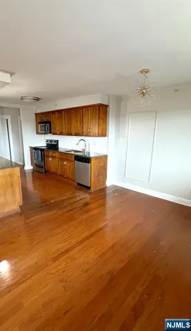 $215,000 | 60 Parkway Drive, Unit 10G, East Orange, NJ 07017