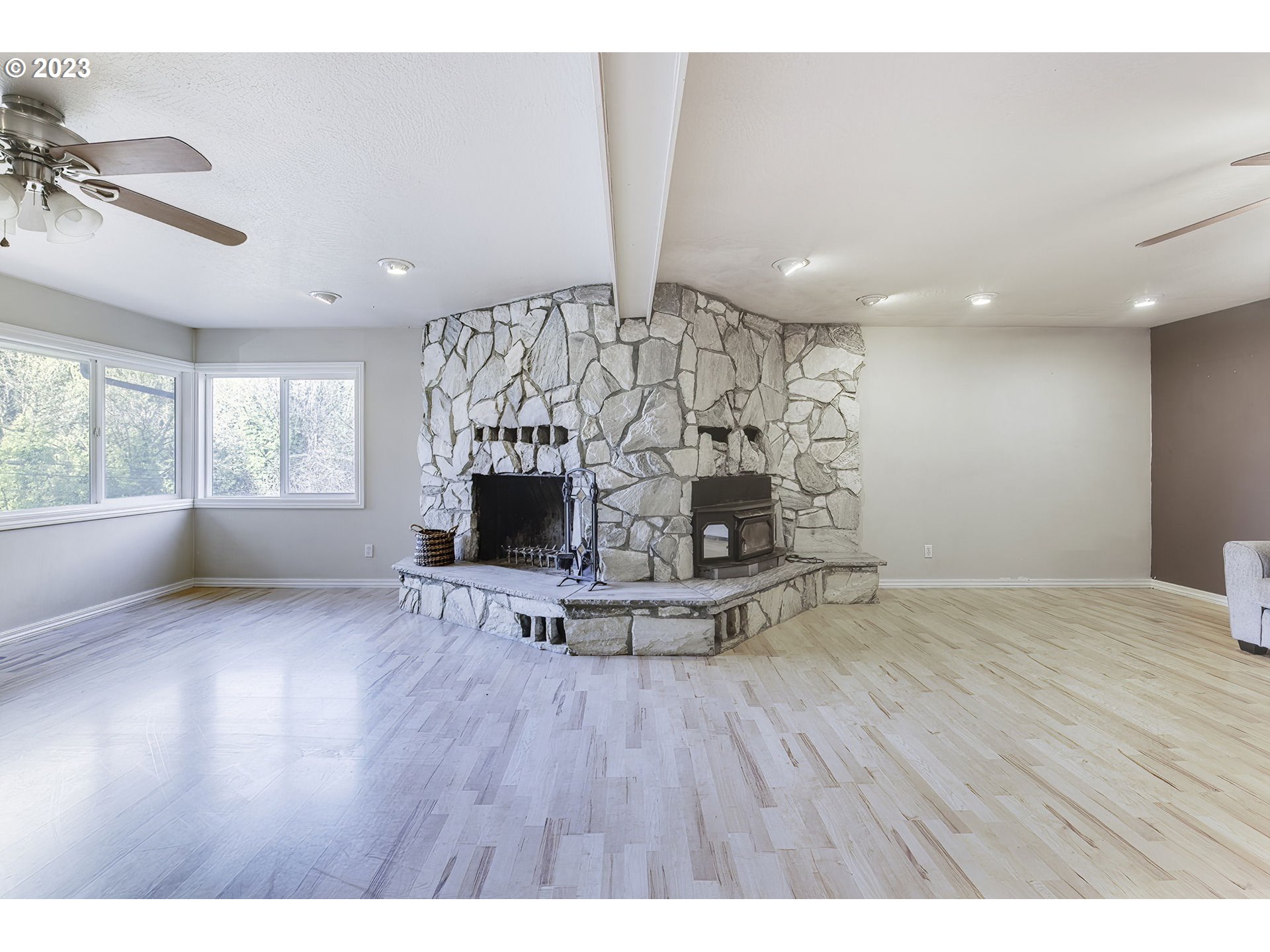 402 Coal Creek Road Longview, WA 98632 - Photo 8 of 45 Living Room