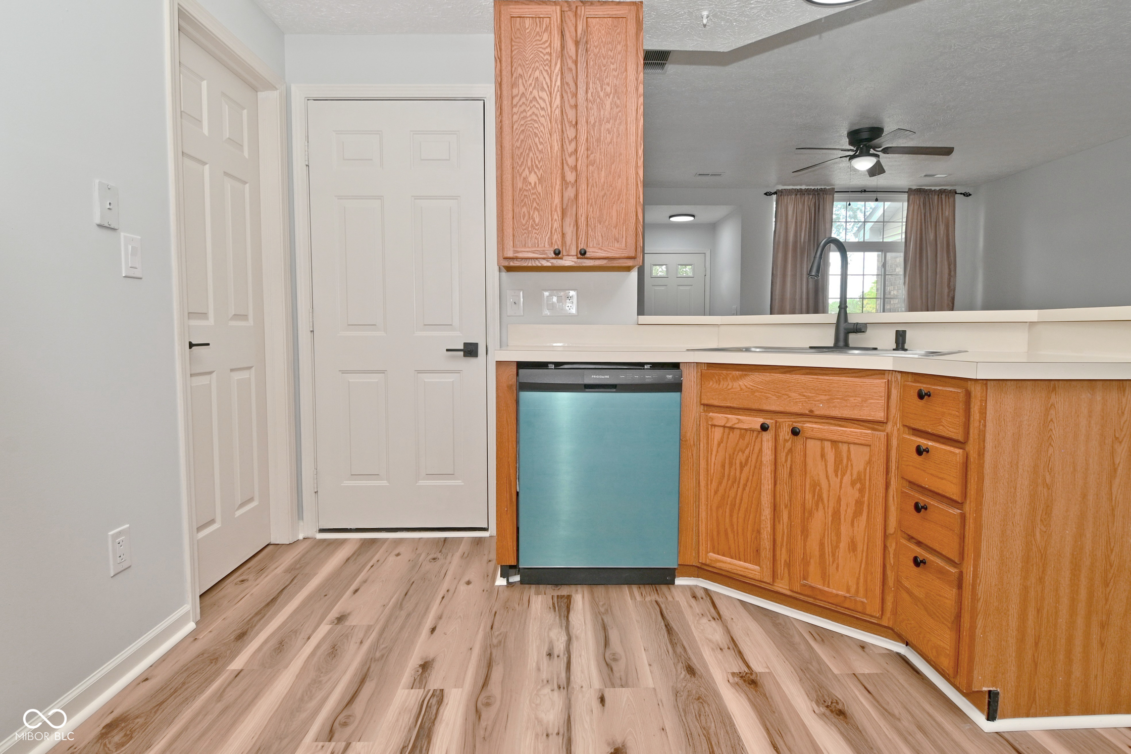 11437 Enclave Boulevard Fishers, IN 46038 - Photo 12 of 35