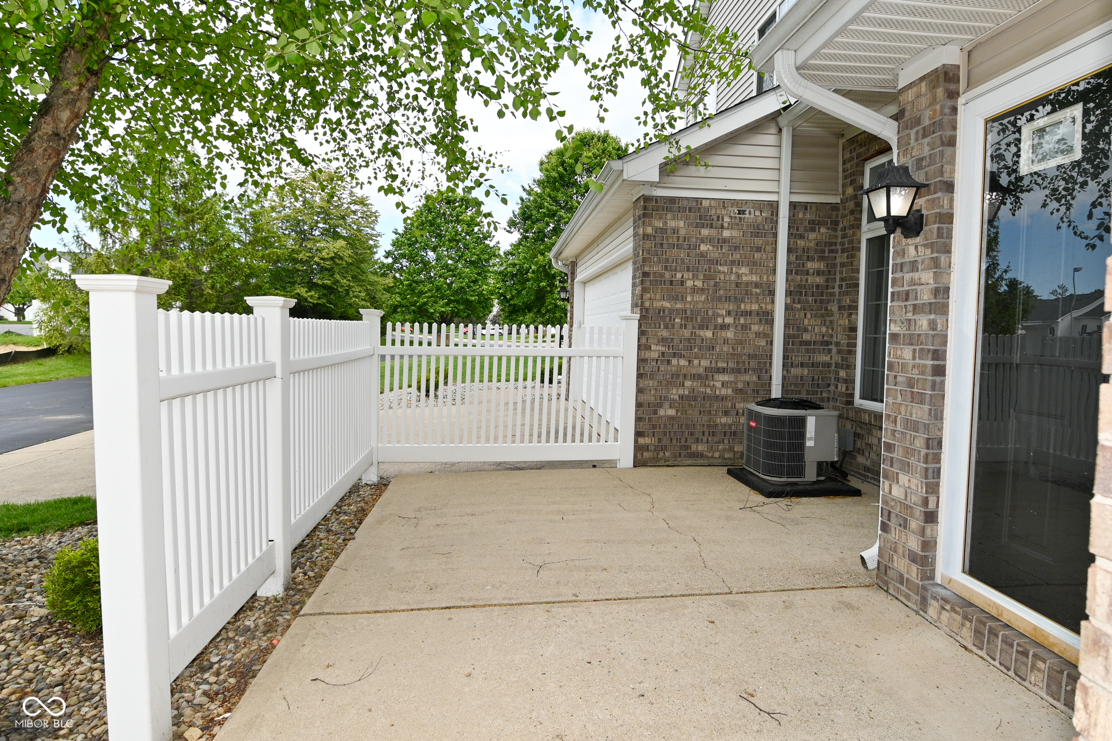11437 Enclave Boulevard Fishers, IN 46038 - Photo 3 of 35