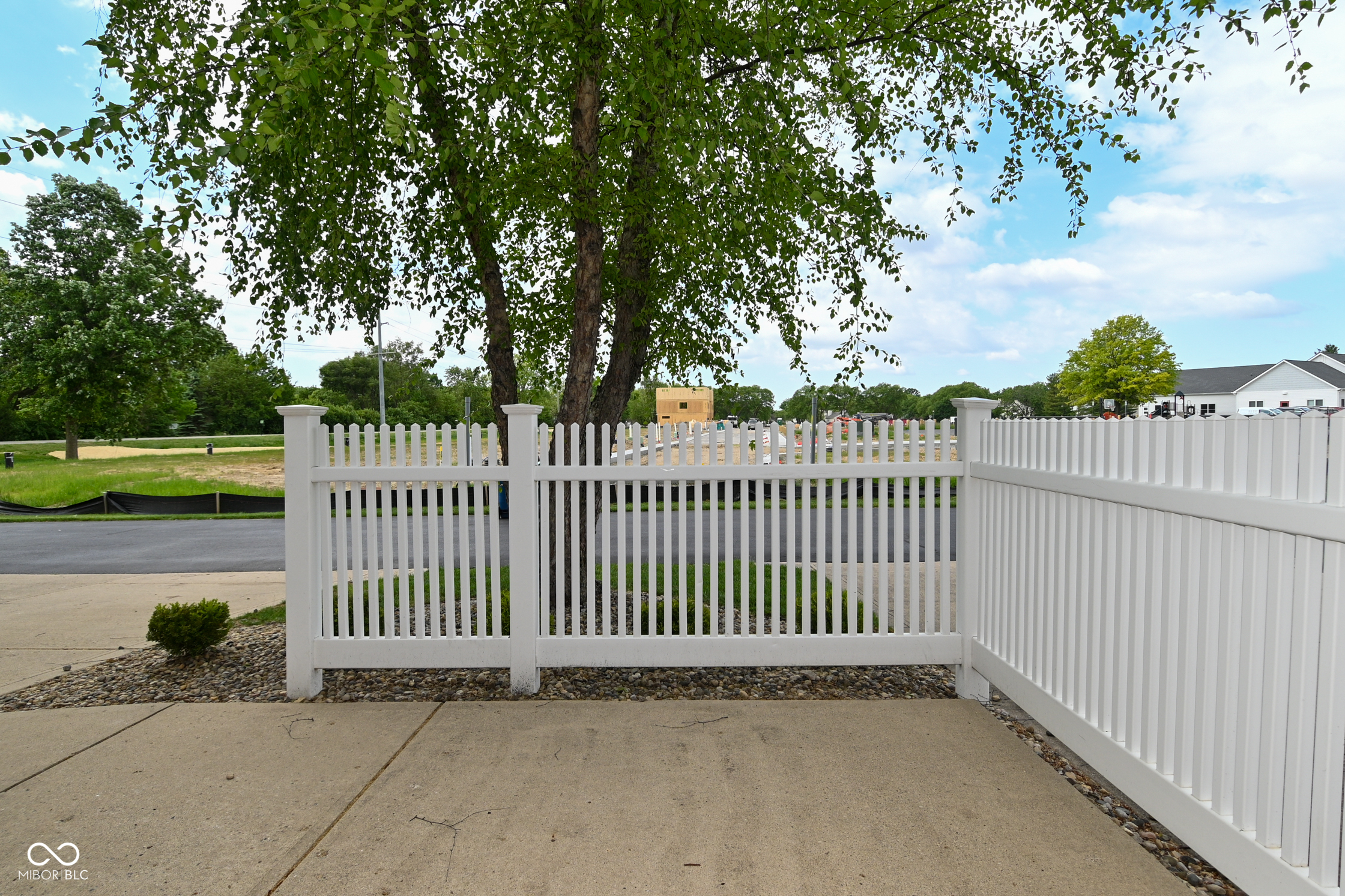11437 Enclave Boulevard Fishers, IN 46038 - Photo 4 of 35