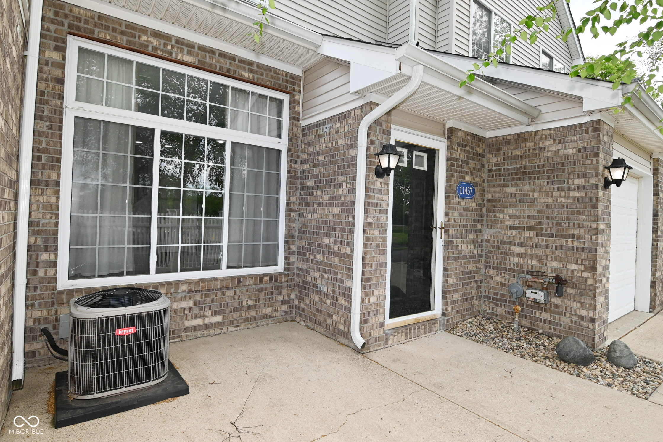 11437 Enclave Boulevard Fishers, IN 46038 - Photo 5 of 35