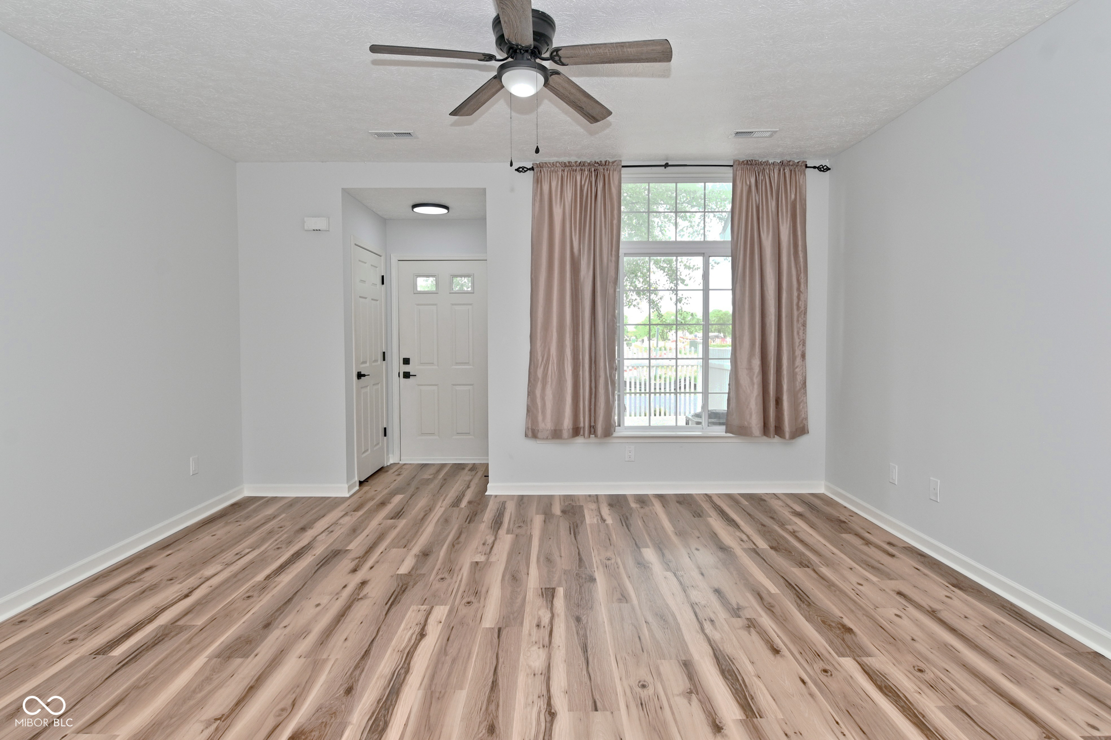 11437 Enclave Boulevard Fishers, IN 46038 - Photo 8 of 35
