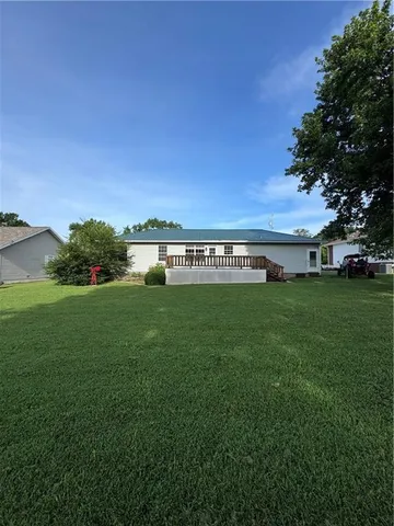 $315,900 | 106 South Elm Street, Blue Eye, MO 65611
