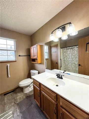 $315,900 | 106 South Elm Street, Blue Eye, MO 65611