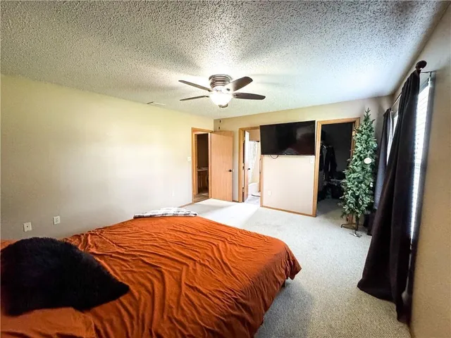 $315,900 | 106 South Elm Street, Blue Eye, MO 65611