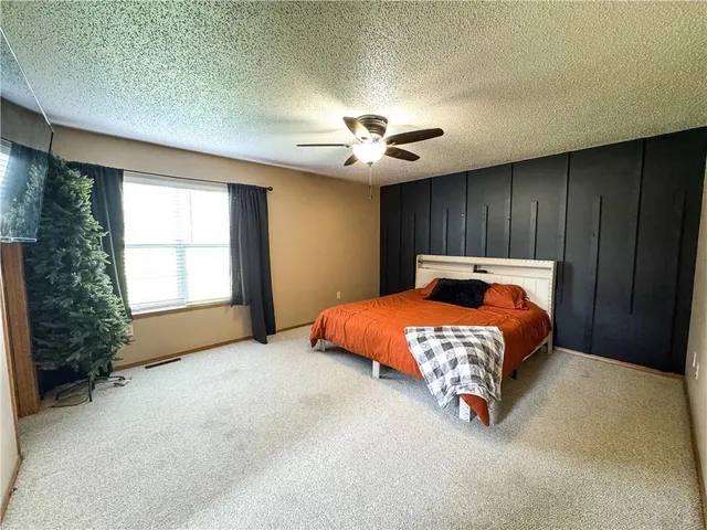 $315,900 | 106 South Elm Street, Blue Eye, MO 65611