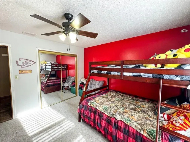 $315,900 | 106 South Elm Street, Blue Eye, MO 65611