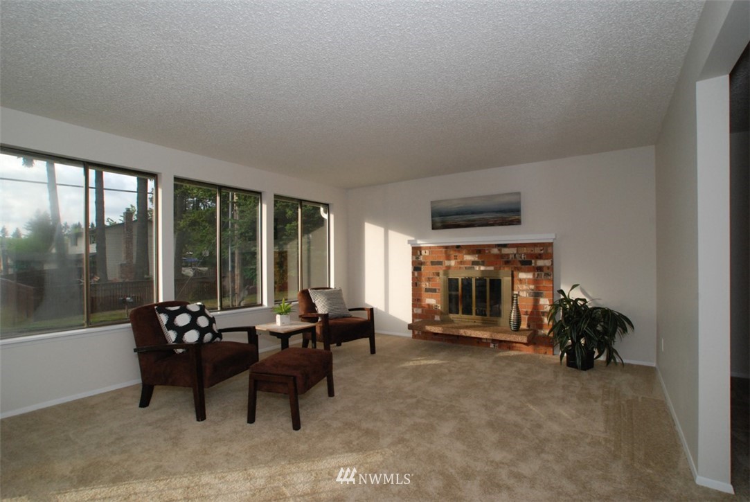 4401 Southeast 4th Place Renton, WA 98059 - Photo 4 of 19